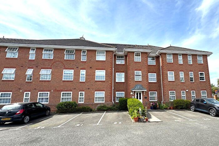 2 Bedroom Flat To Rent In Tavern Close, Carshalton, Surrey, SM5