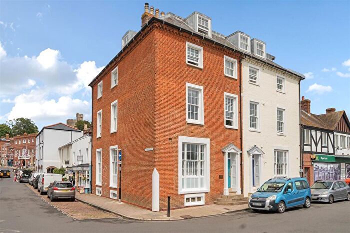 4 Bedroom End Of Terrace House For Sale In High Street, Arundel, BN18