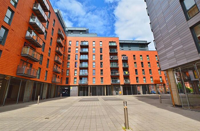 2 Bedroom Flat To Rent In Rivington Apartments, Railway Terrace, SL2