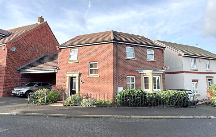 3 Bedroom Link Detached House For Sale In Cherwell Gardens, Bingham, NG13