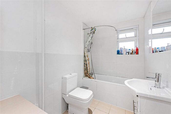 2 Bedroom Flat For Sale In Langdon Court, City Road, London, EC1V