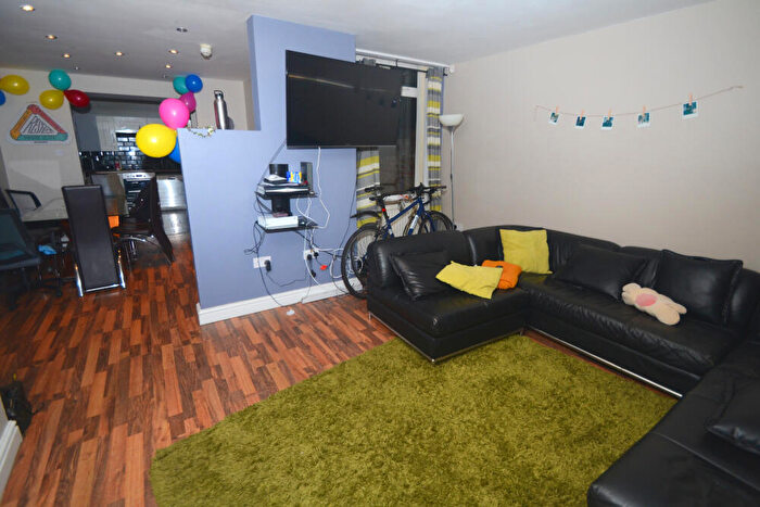 6 Bedroom Flat To Rent In Moseley Road, Fallowfield, Manchester, M14