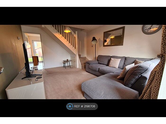 2 Bedroom Terraced House To Rent In Grange Road, Leeds, LS10