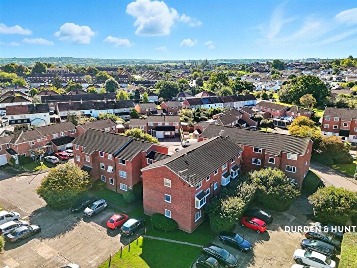 1 Bedroom Apartment For Sale In Swans Hope, Loughton, IG10