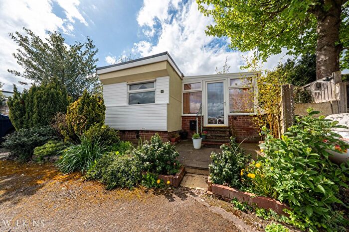 1 Bedroom Bungalow For Sale In Castle Road, Hartshill, Nuneaton, Warwickshire, CV10