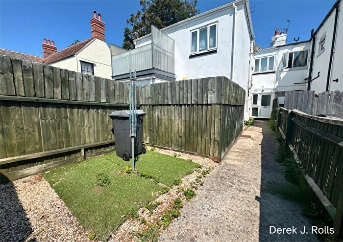 1 Bedroom Apartment For Sale In Wimborne Road, Bournemouth, Dorset, BH10