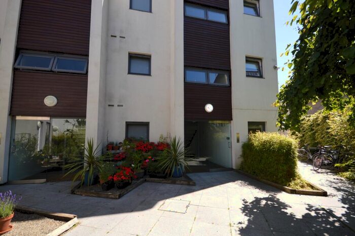 2 Bedroom Flat To Rent In Flint Street, London, SE17