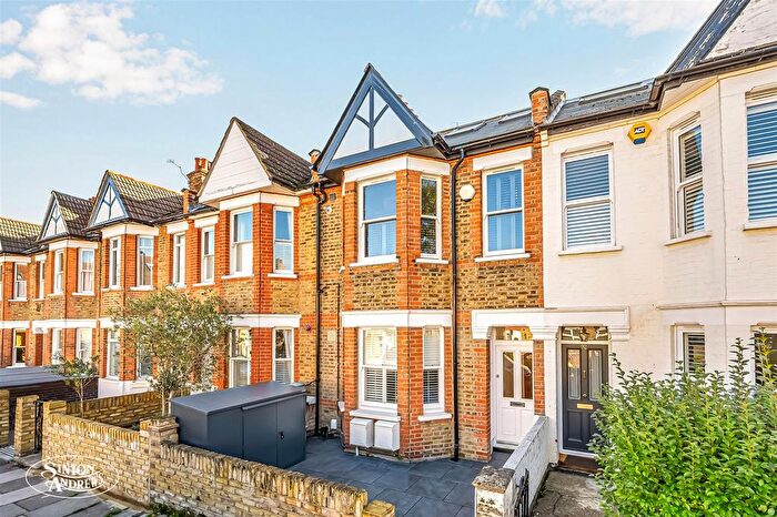 2 Bedroom Flat For Sale In Darwin Road, South Ealing, W5
