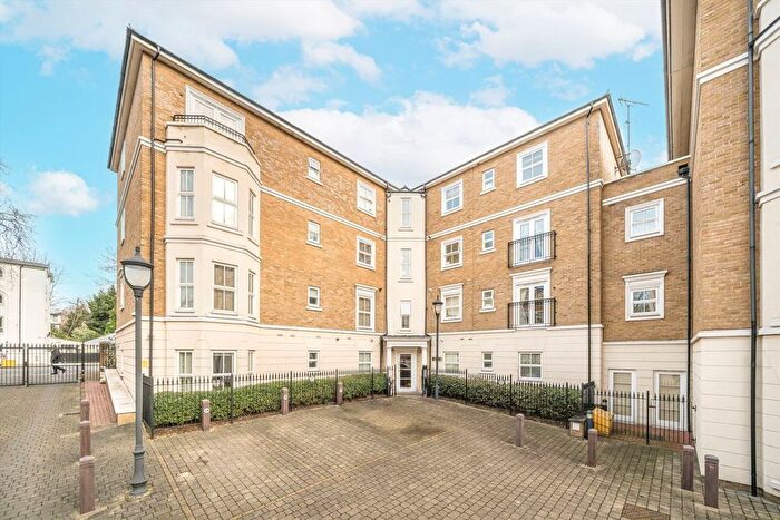 3 Bedroom Flat For Sale In Northpoint Square, Camden Town, NW1