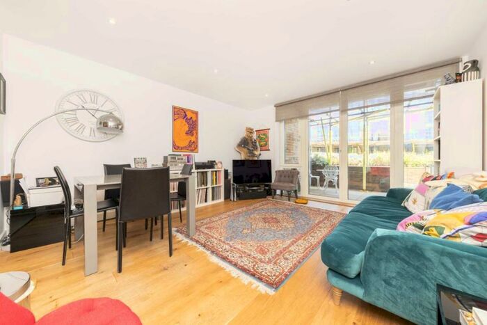 2 Bedroom Bungalow To Rent In Lovelace Street, Haggerston Park, E8