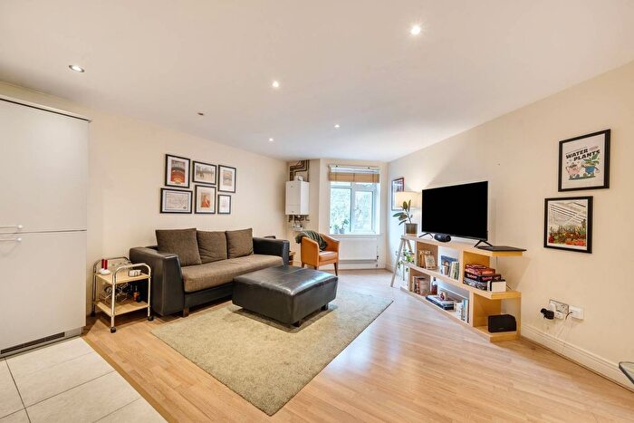 1 Bedroom Flat To Rent In Goswell Road, Clerkenwell, London, EC1V