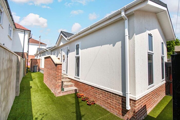 1 Bedroom Flat To Rent In Main Street, Feltham, TW13