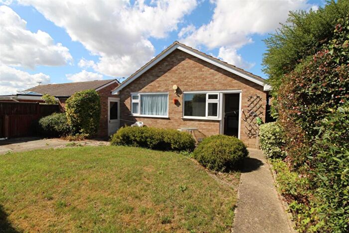2 Bedroom Detached Bungalow For Sale In Derwent Avenue, Ramsgate, CT11