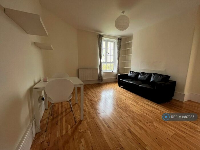 2 Bedroom Flat To Rent In Wilton House, London, SE22