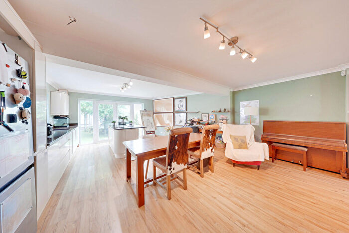 3 Bedroom Semi-Detached House For Sale In Meath Close, Orpington, BR5