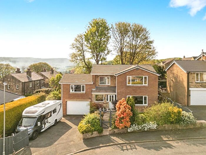 4 Bedroom Detached House For Sale In Town End Crescent, Holmfirth, West Yorkshire, HD9