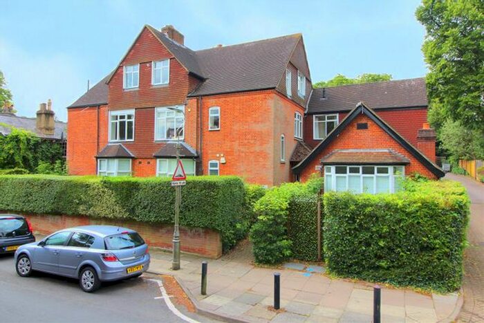 2 Bedroom Flat To Rent In Hillside Road, St.Albans, AL1