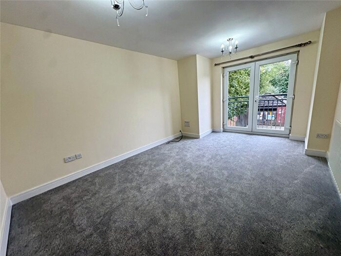 2 Bedroom Flat To Rent In Baldwins Close, Royton, Oldham, Greater Manchester, OL2