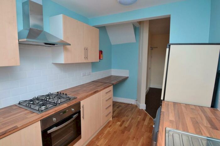 3 Bedroom House To Rent In West Avenue, - Ntu, NG2