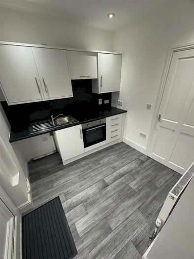 2 Bedroom Flat To Rent In Newbegin, Hornsea, HU18