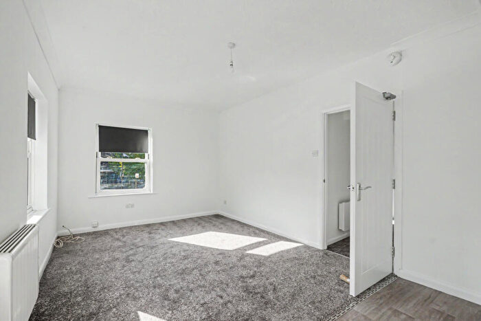 2 Bedroom Flat To Rent In High Street, Chatham, ME4