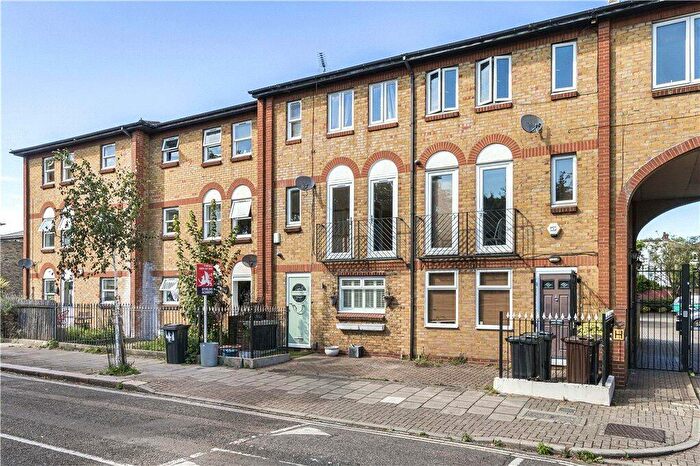 4 Bedroom Terraced House To Rent In Tottenham Road, London, N1