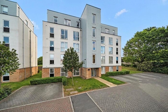 2 Bedroom Flat For Sale In Hawker Drive, Addlestone, Surrey, KT15