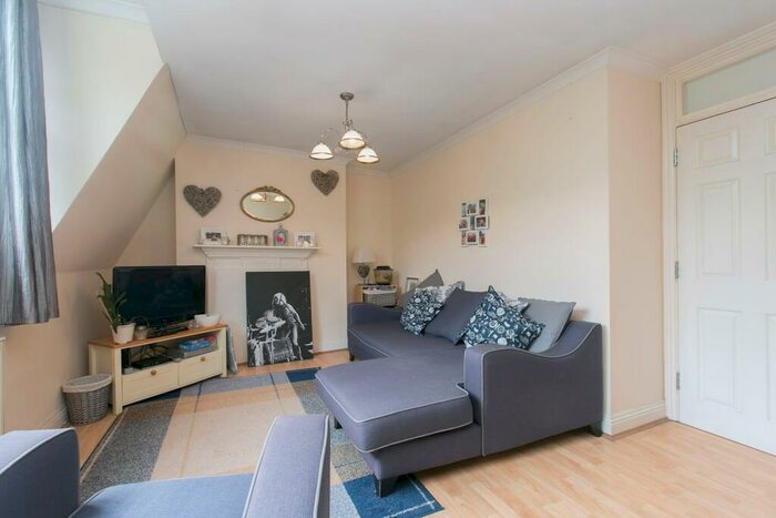 2 Bedroom Flat To Rent In Upper Street, Islington, N1