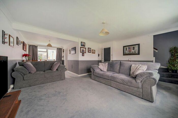 3 Bedroom Terraced House For Sale In York Close, Horsham, RH13