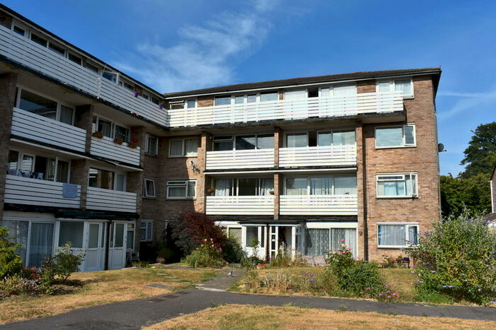 2 Bedroom Flat To Rent In Walderton House, Wendover Road, PO9