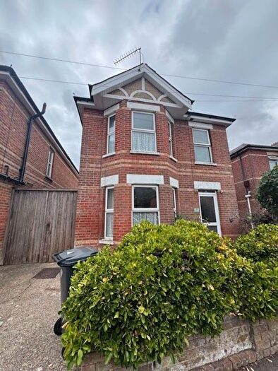 4 Bedroom Detached House To Rent In Wallis Road, Bournemouth, BH10