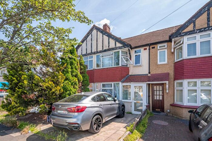 3 Bedroom Flat For Sale In Bramcote Avenue, Mitcham, CR4