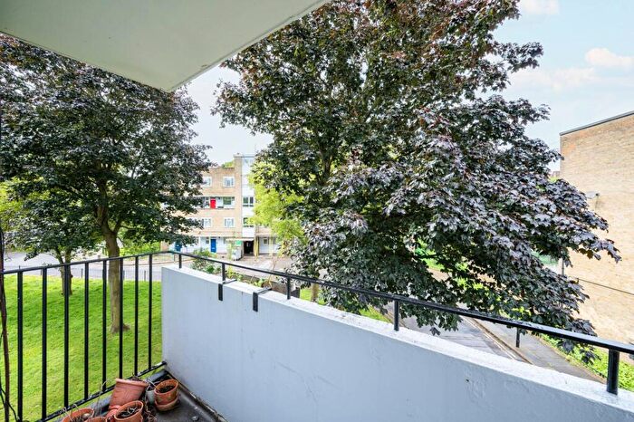 1 Bedroom Flat To Rent In Papworth Gardens, Islington, London, N7
