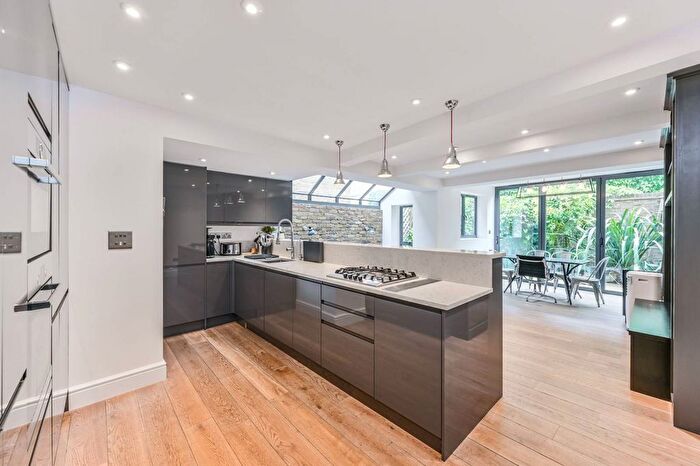 2 Bedroom Flat To Rent In Voltaire Road, Clapham Old Town, Clapham North, London, SW4