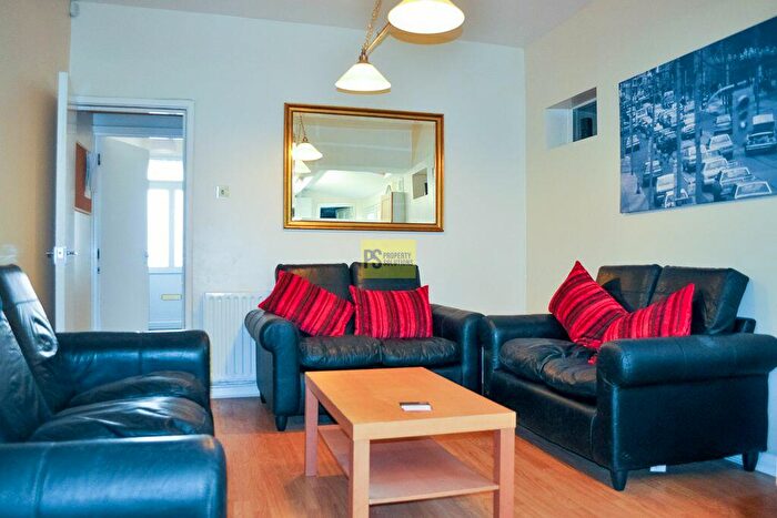 6 Bedroom Property To Rent In Heeley Road, Selly Oak, Birmingham, B29