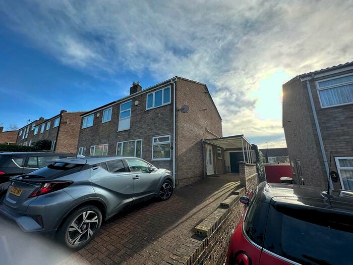 4 Bedroom Property To Rent In Gainsborough Rise, Bedford, MK41