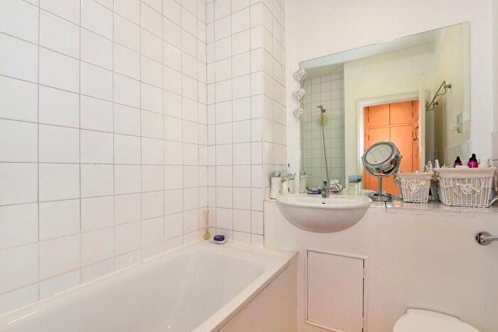 1 Bedroom Flat To Rent In Craven Terrace, Bayswater, W2