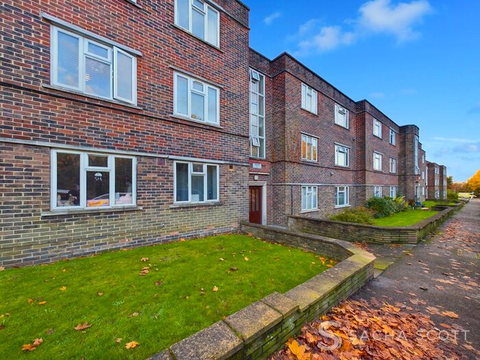 1 Bedroom Flat For Sale In Eastgate, Banstead, SM7