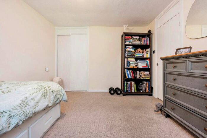 2 Bedroom Flat For Sale In Clarence Road, Leighton Buzzard, LU7