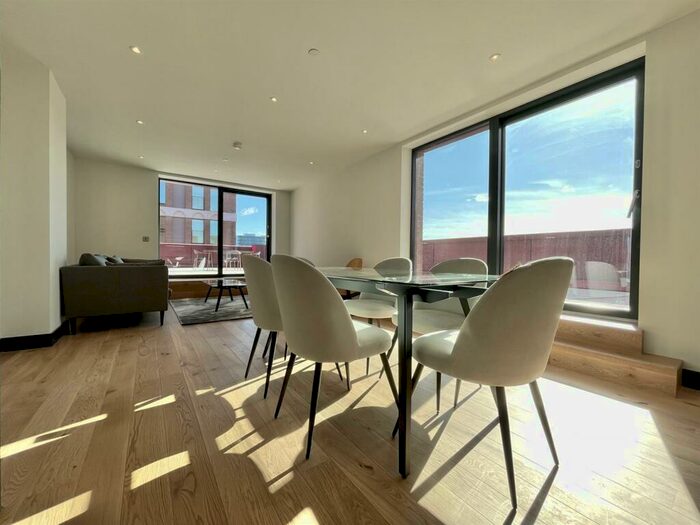 2 Bedroom Apartment To Rent In New Cross Central, Manchester, M4