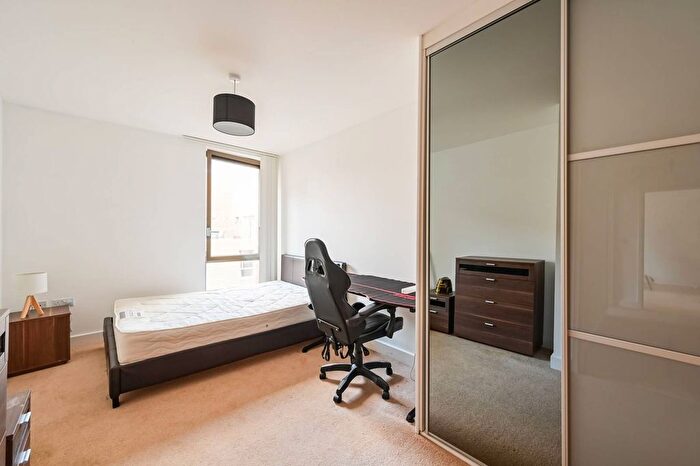 2 Bedroom Flat For Sale In Nelson Walk, Bow, London, E3