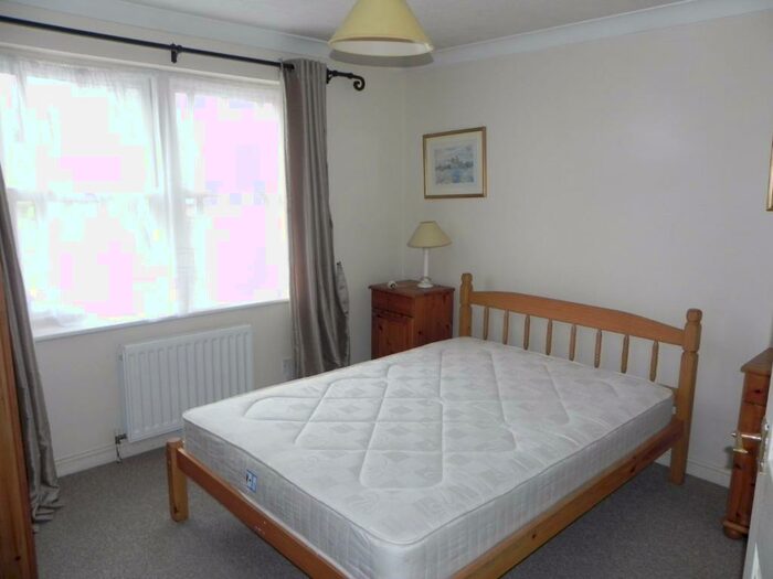 1 Bedroom Flat To Rent In Knightsbridge House, St Lukes Square, Guildford, GU1