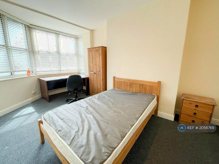 4 Bedroom Flat To Rent In Fairfield Road, Buxton, SK17