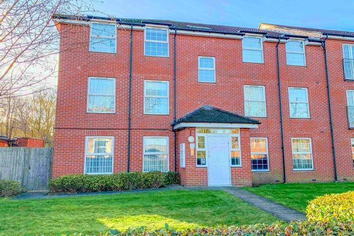 2 Bedroom Flat To Rent In Bridge Court, Welwyn Garden City, AL7