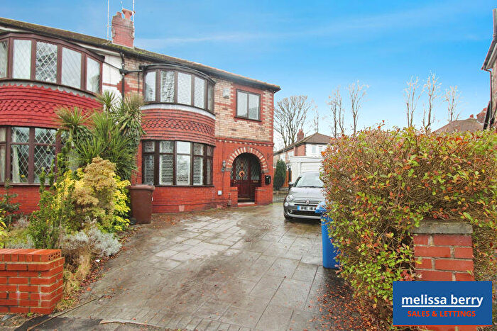 4 Bedroom Semi Detached House For Sale In Knowle Drive, Manchester, M25