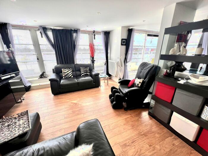 3 Bedroom Flat For Sale In Apartment, LE2