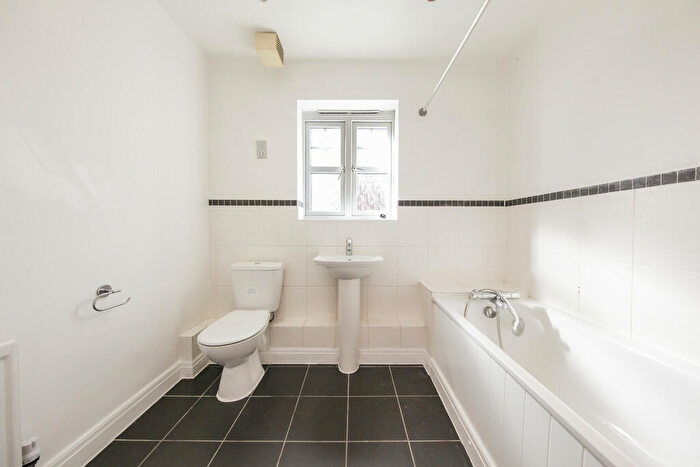 2 Bedroom Apartment To Rent In Seaton Square, London, NW7