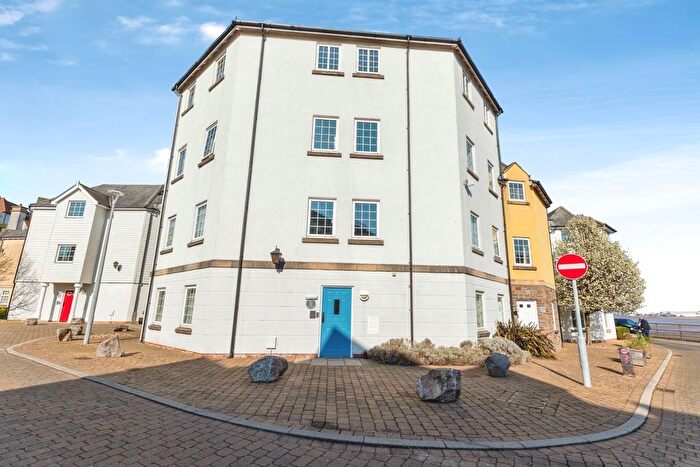 2 Bedroom Flat For Sale In Eastcliff, Portishead, Bristol, Somerset, BS20