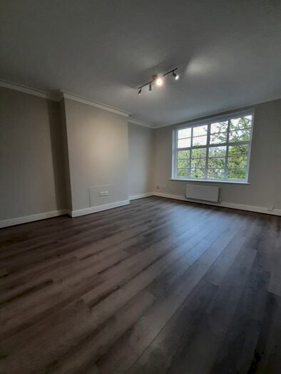 1 Bedroom Flat To Rent In Colney Hatch Lane, London, N10