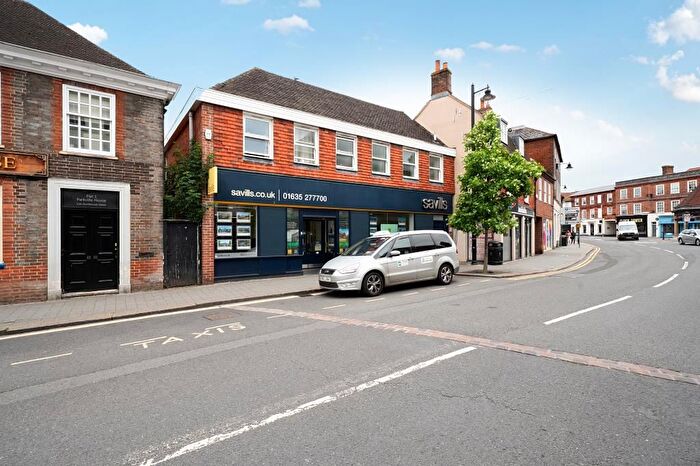 2 Bedroom Flat For Sale In Flat - The Broadway, Newbury, RG14